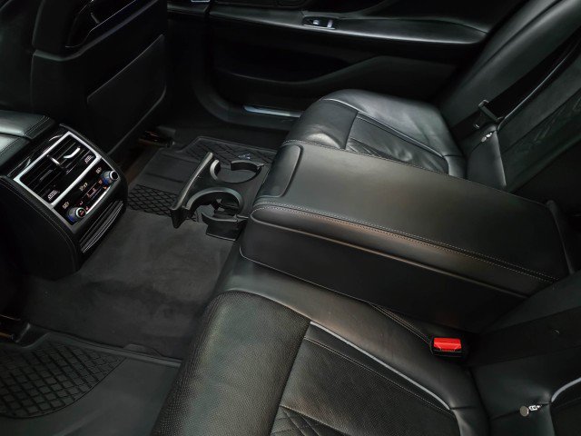Used 2021 BMW 750i xDrive w/ M Sport Package AWD/4WD image 17