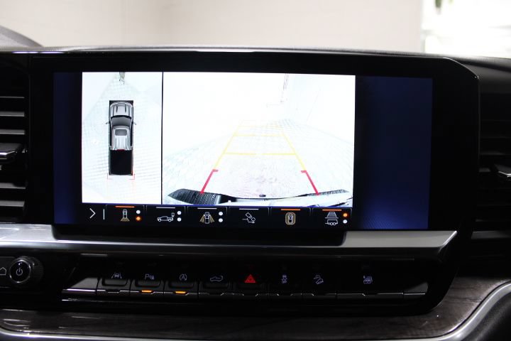 Used 2025 Chevrolet Silverado 1500 LTZ AWD/4WD image 4