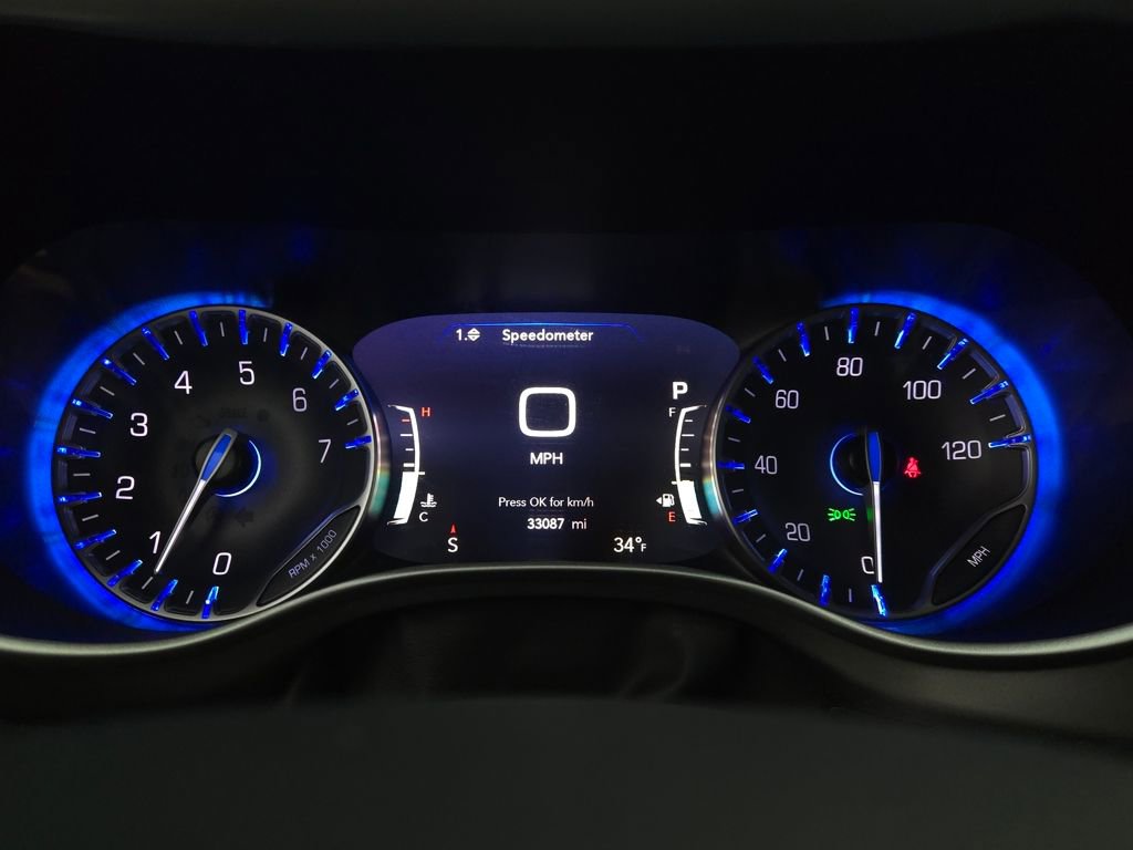 Used 2024 Chrysler Pacifica Touring-L image 23