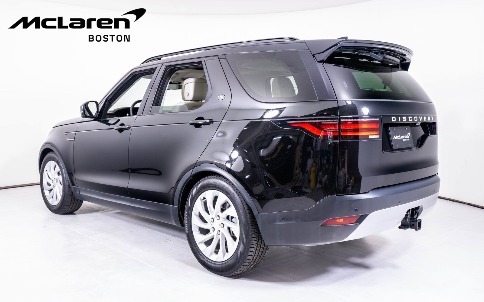 Used 2025 Land Rover Discovery S image 3