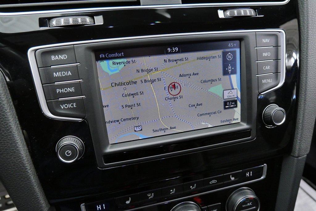 Used 2017 Volkswagen Golf R 4-Door image 30