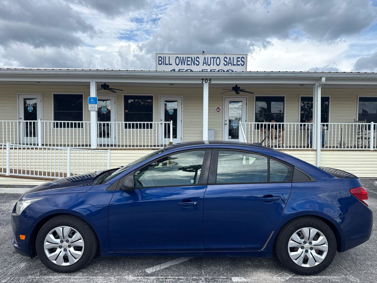 Used 2013 Chevrolet Cruze LS FWD image 2