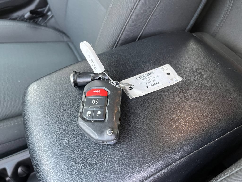 Used 2023 Jeep Wrangler Unlimited w/ Sun & Screen Package AWD/4WD image 34