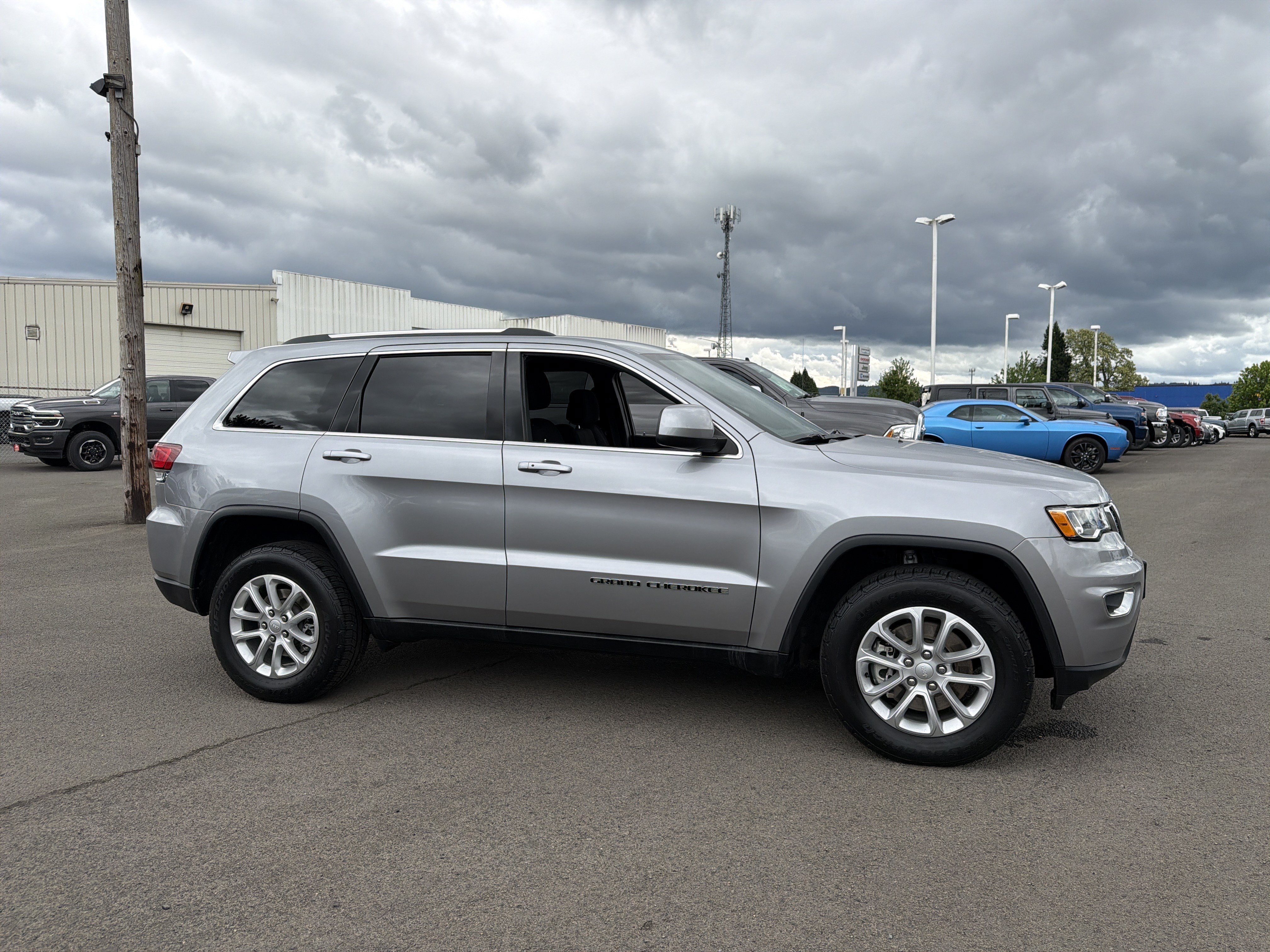 Used 2021 Jeep Grand Cherokee Laredo w/ Security & Convenience Group AWD/4WD image 7