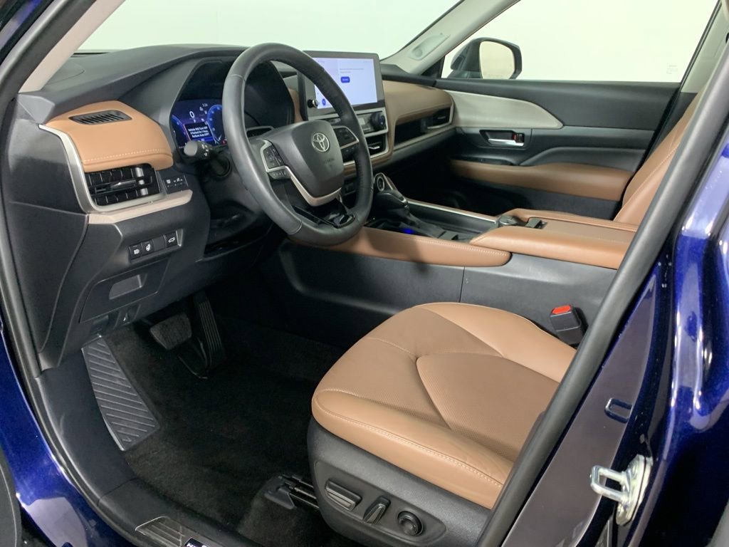 Used 2024 Toyota Grand Highlander AWD image 34