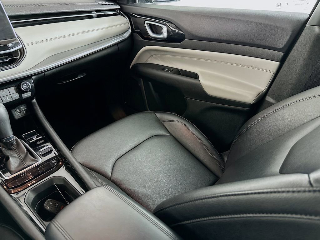 Used 2024 Jeep Compass Limited image 33