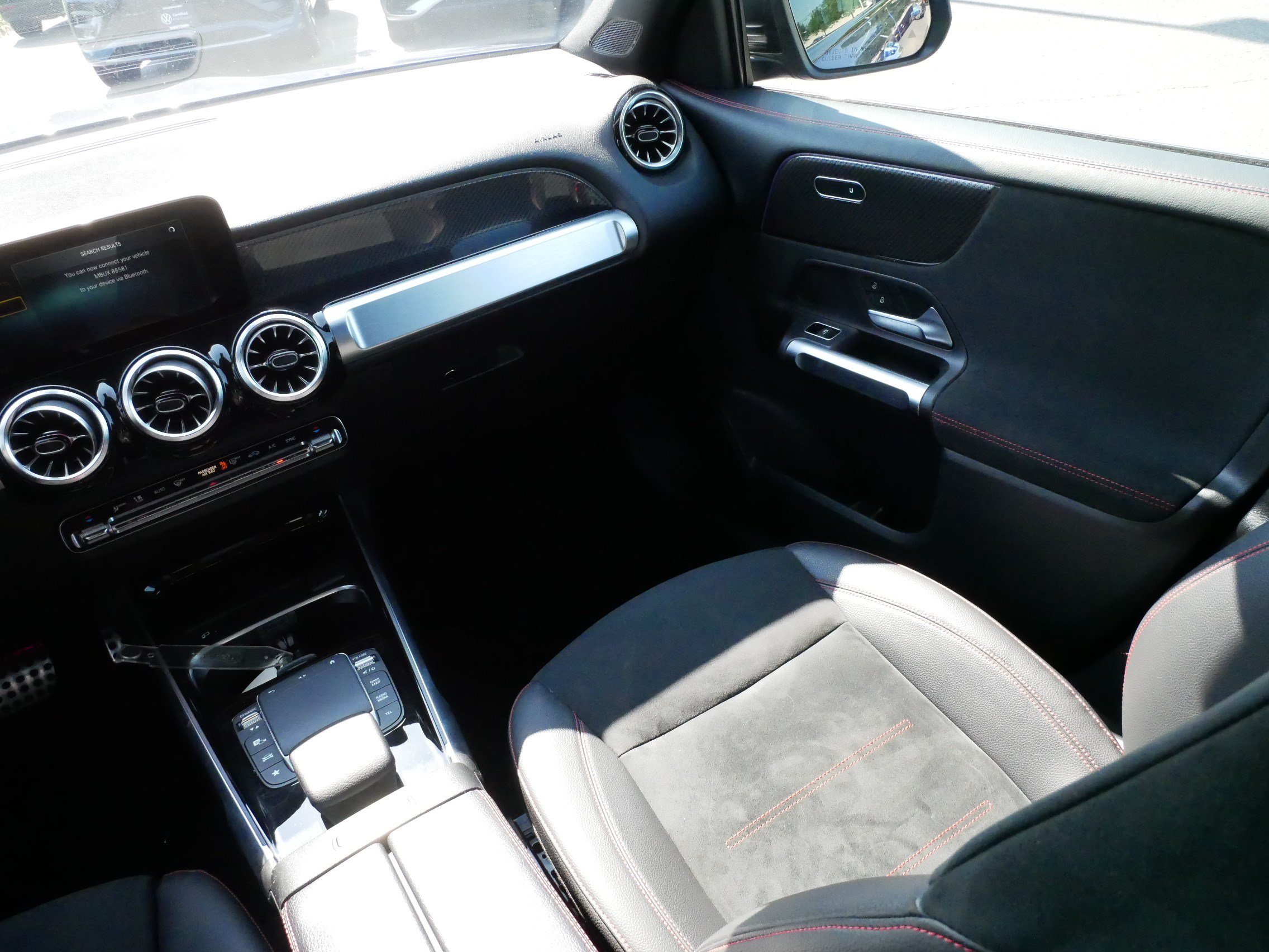 Used 2022 Mercedes-Benz GLB 250 4MATIC image 11