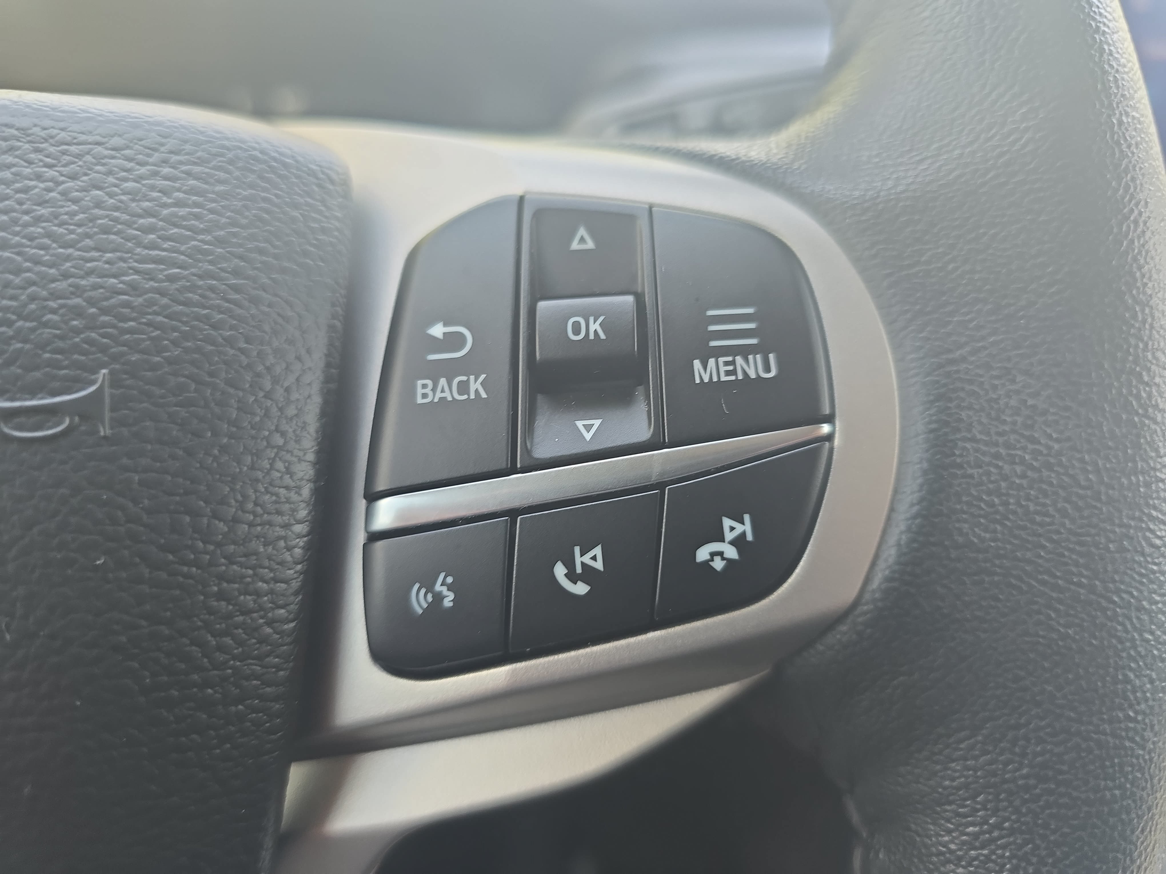 Used 2023 Ford Explorer XLT w/ Equipment Group 202A AWD/4WD image 17