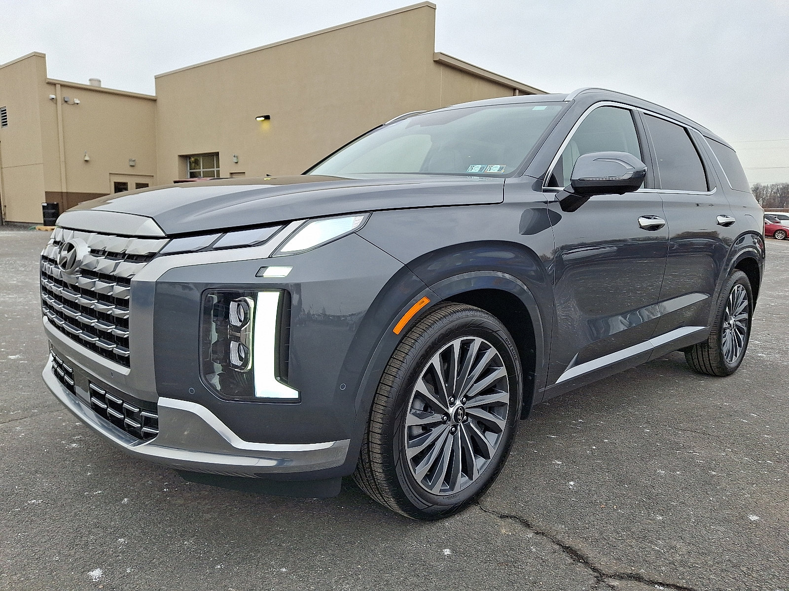 Used 2025 Hyundai Palisade Calligraphy image 3