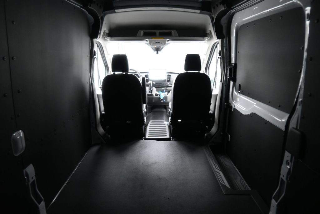 New 2026 Ford Transit 250 148 Medium Roof w/ Load Area Protection Package RWD image 32