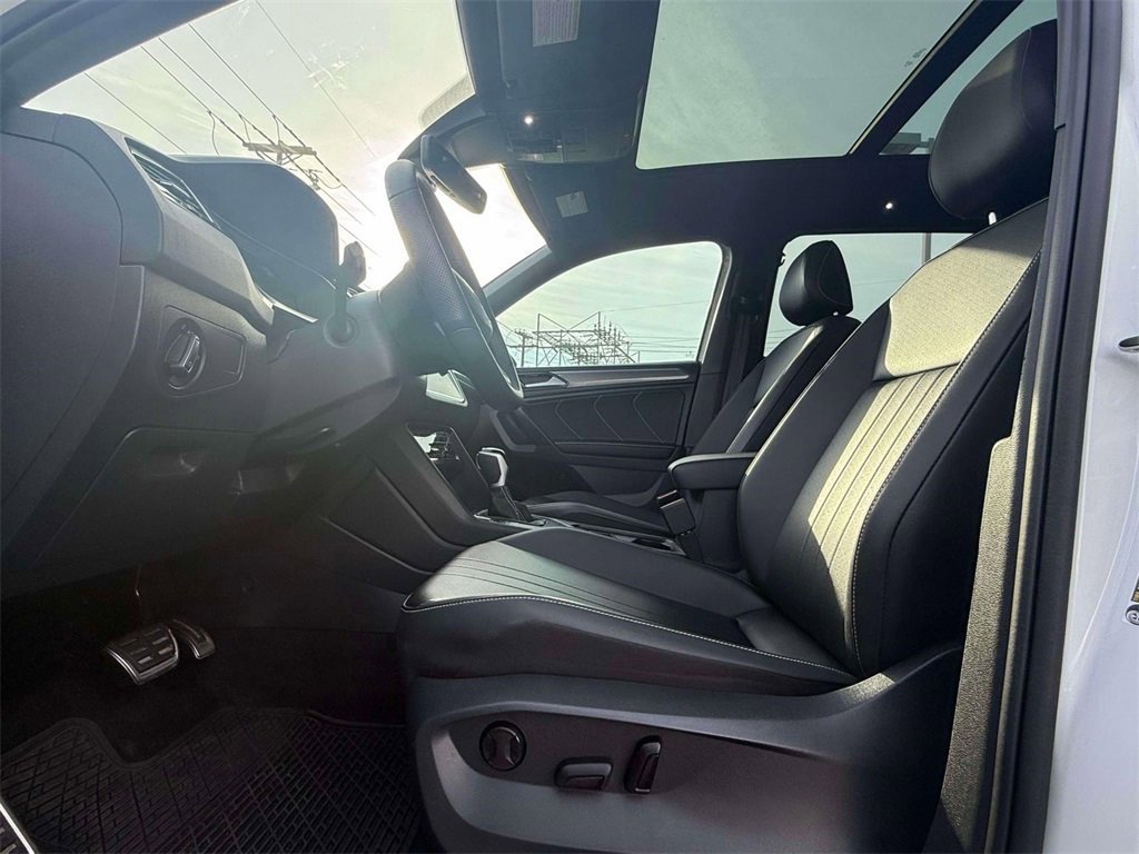 Certified 2024 Volkswagen Tiguan SE R-Line image 11