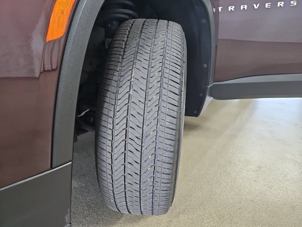 Certified 2023 Chevrolet Traverse LT FWD image 40