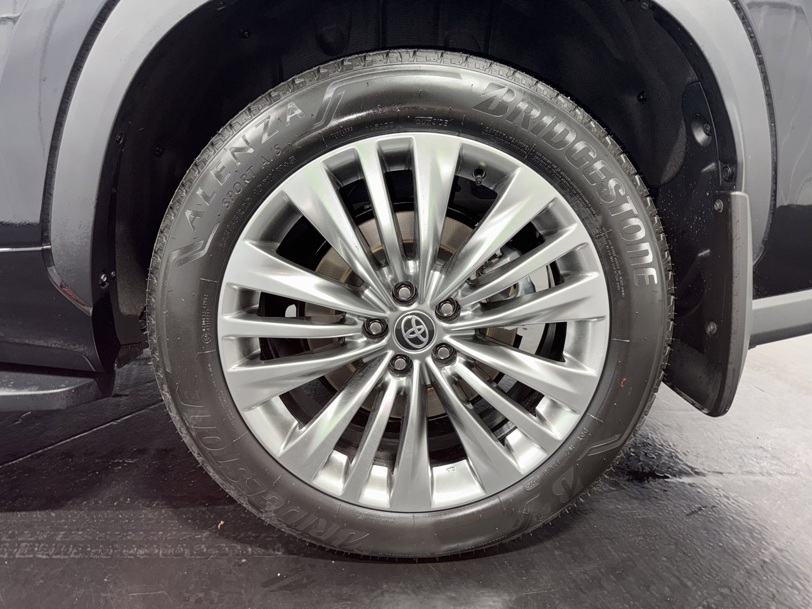 New 2026 Toyota Highlander Platinum image 7