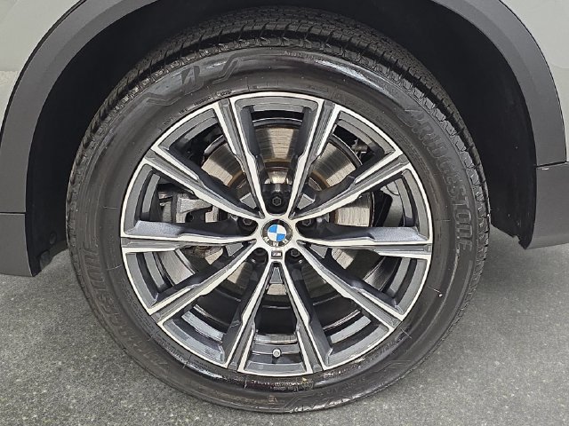 Certified 2025 BMW X5 xDrive40i w/ Parking Assistance Package AWD/4WD image 28