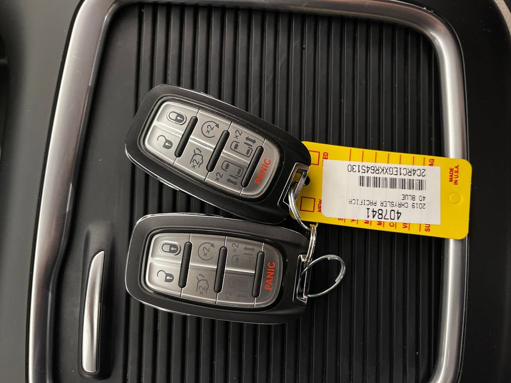 Used 2019 Chrysler Pacifica Touring-L Plus w/ Advanced Safetytec Group FWD image 27