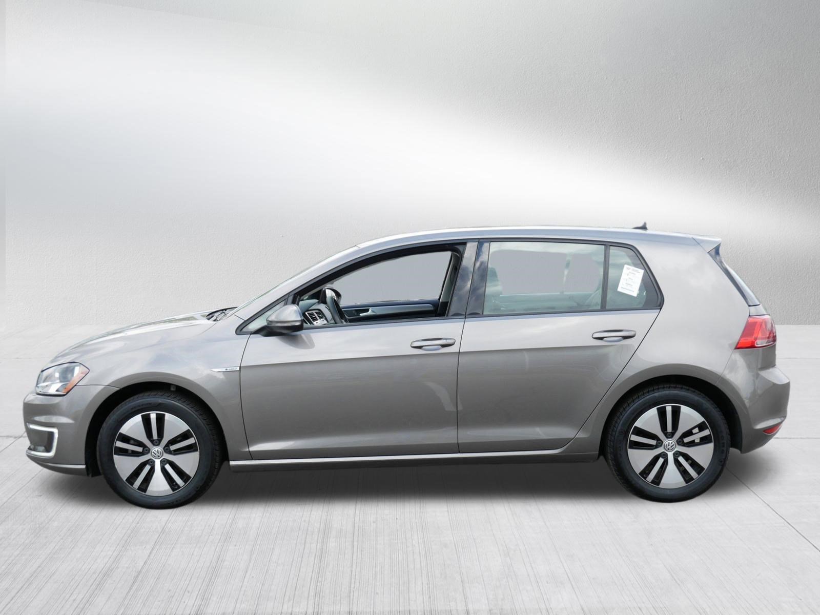 Used 2016 Volkswagen e-Golf SE w/ DC Fast Charging Package FWD image 4