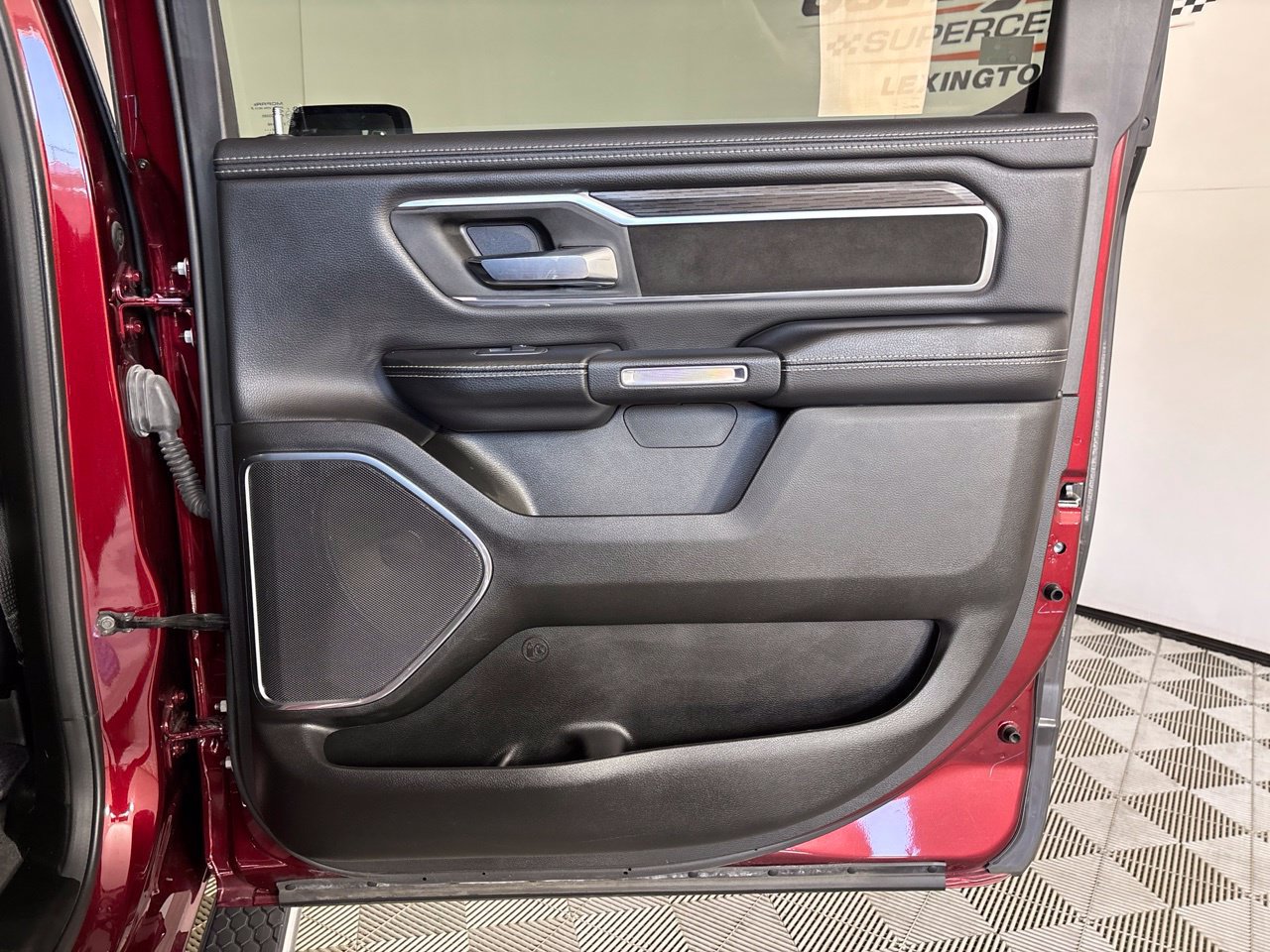 Used 2024 RAM 1500 Laramie AWD/4WD image 30