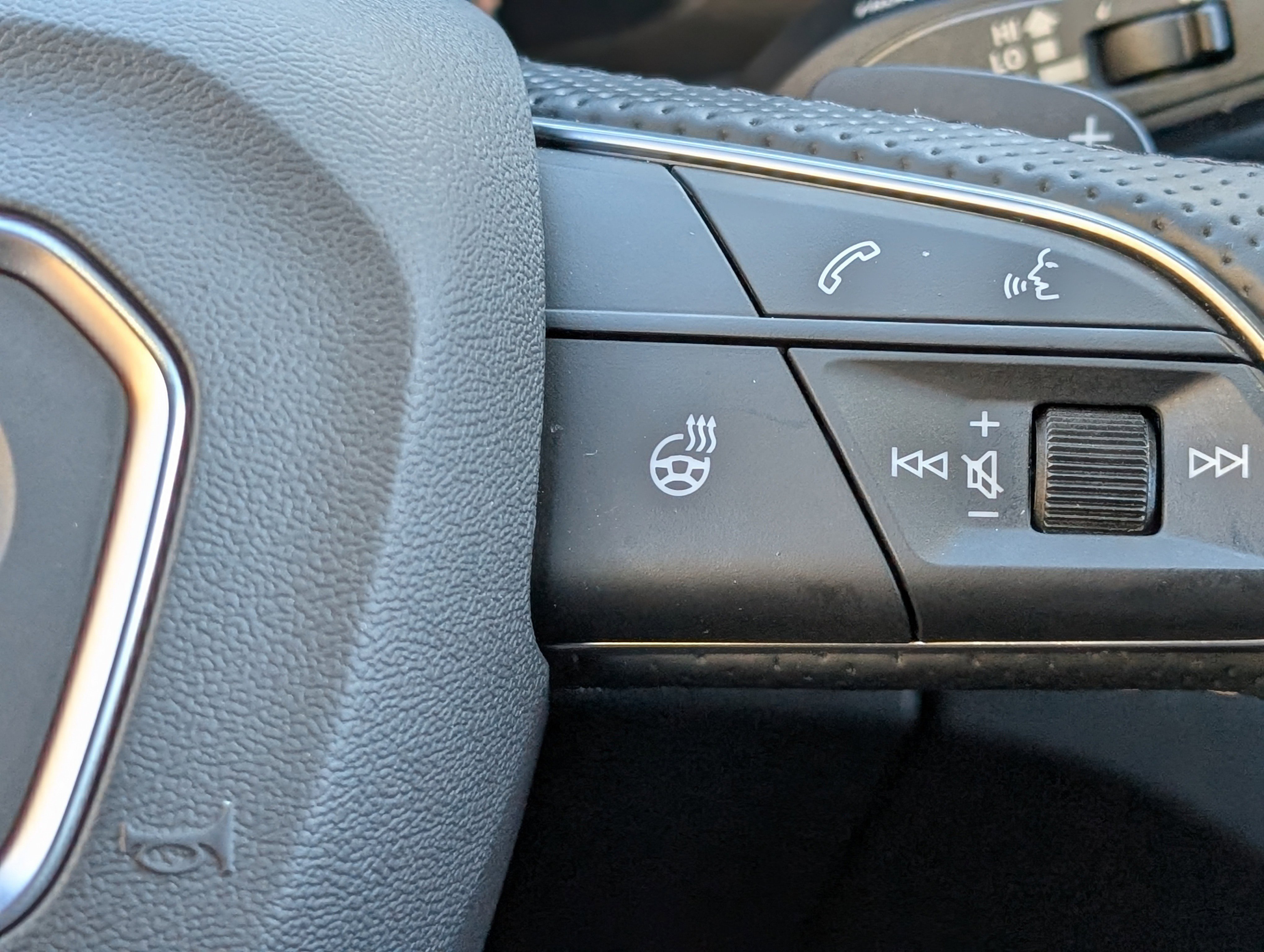 Used 2024 Audi Q5 e Premium Plus w/ Premium Plus Package image 36