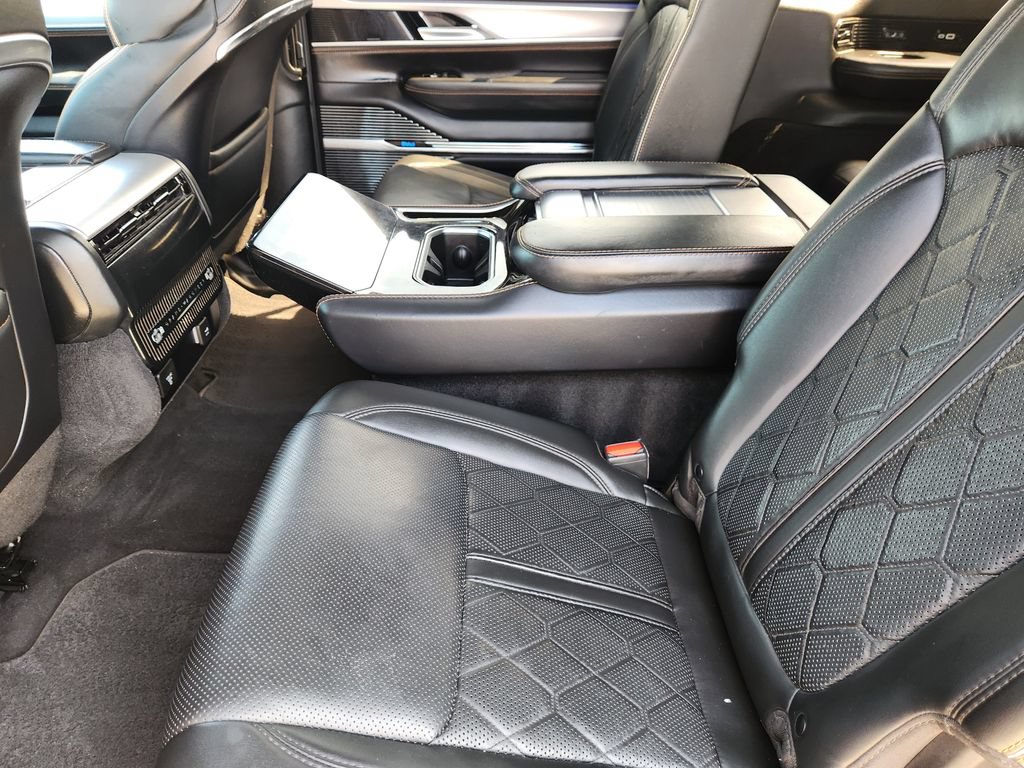 Used 2022 Jeep Grand Wagoneer Series III AWD/4WD image 36