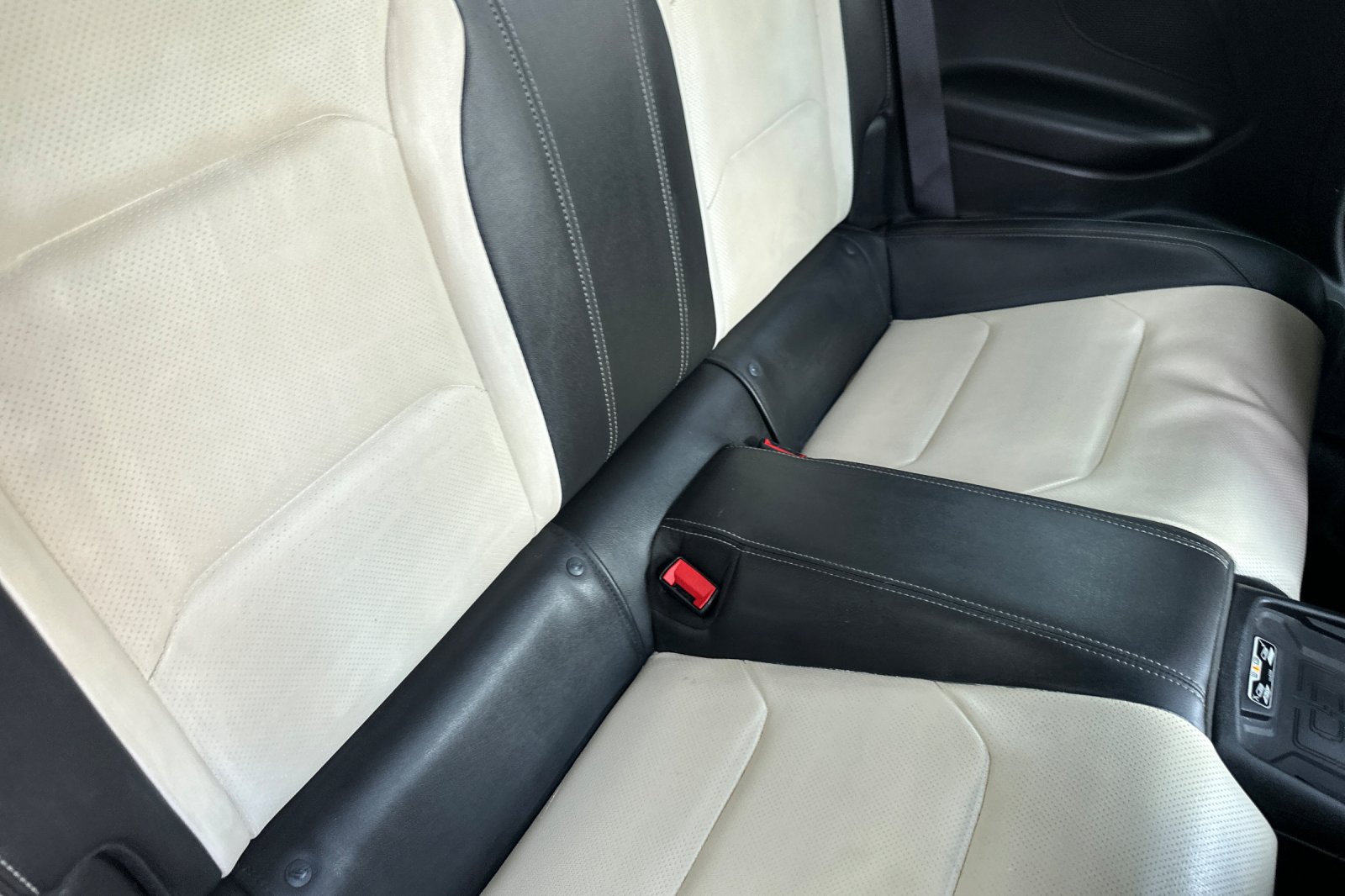 Used 2016 Chevrolet Camaro LT RWD image 17