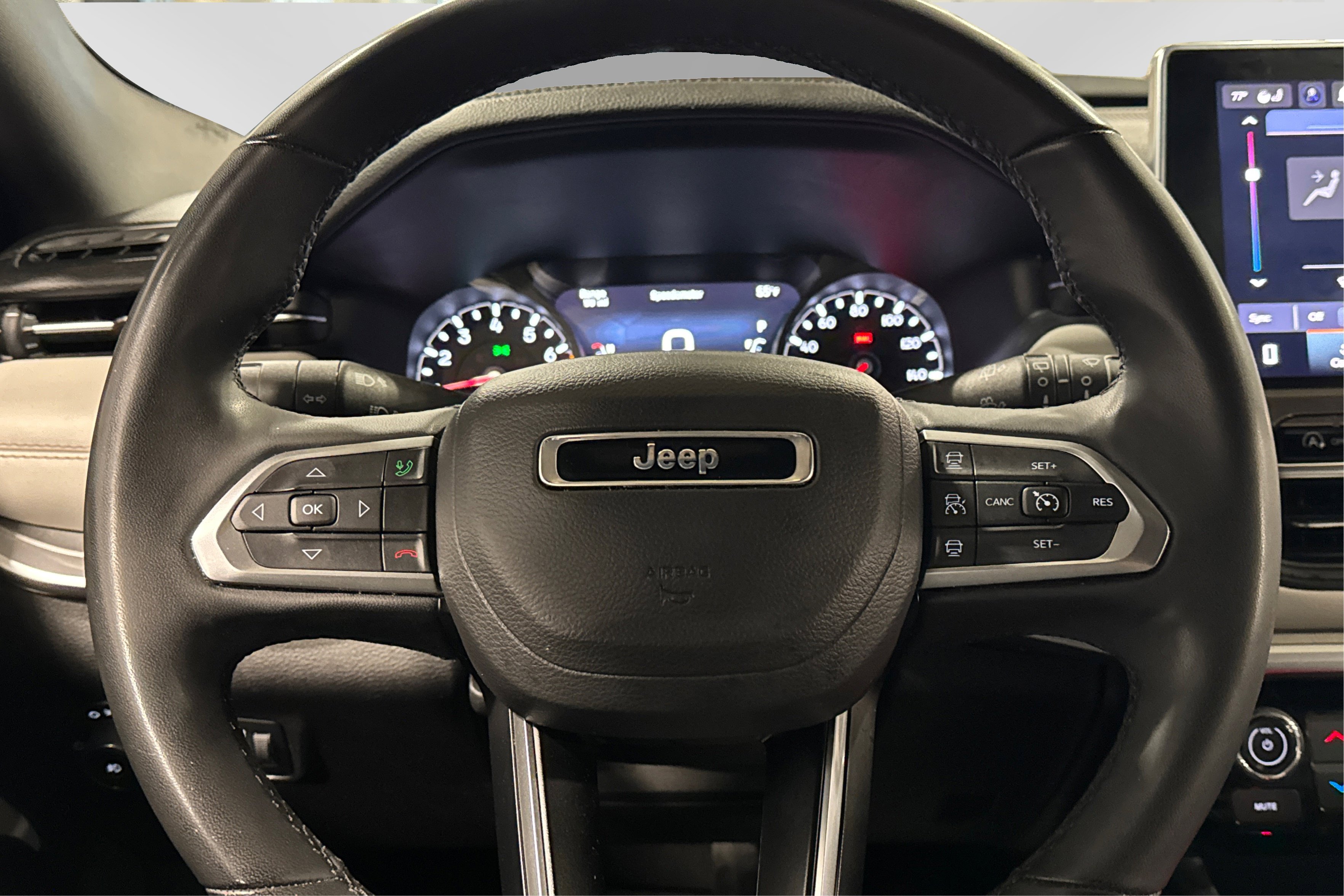 Used 2025 Jeep Compass Limited image 22