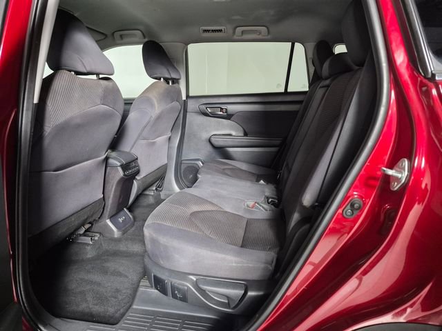 Certified 2021 Toyota Highlander LE FWD image 29