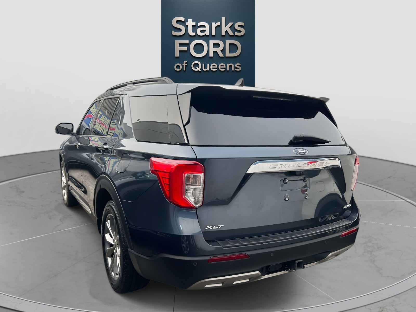 Used 2022 Ford Explorer XLT w/ Equipment Group 202A image 6