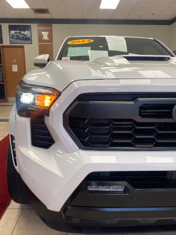 Used 2024 Toyota Tacoma TRD Sport w/ TRD Sport Upgrade Package image 30