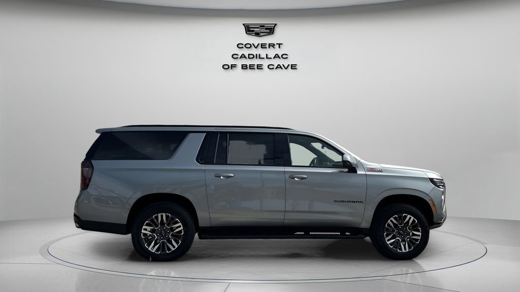 Used 2025 Chevrolet Suburban Z71 image 11