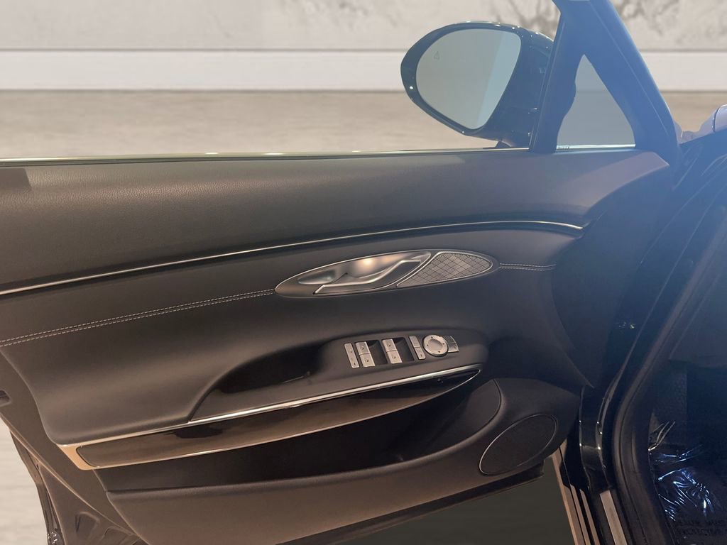 Used 2025 Genesis GV70 2.5T image 12