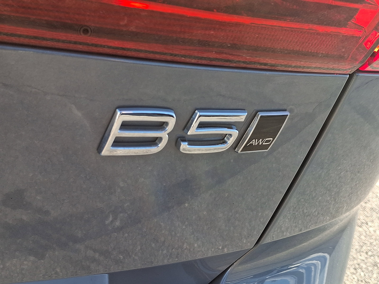 Used 2023 Volvo XC60 B5 Plus image 32