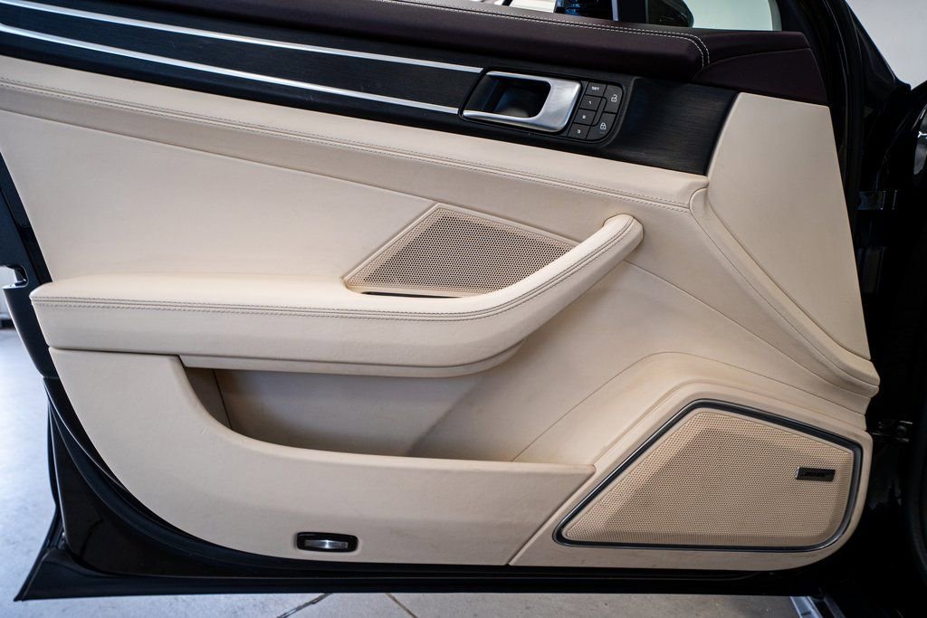 Used 2023 Porsche Panamera Platinum Edition image 32