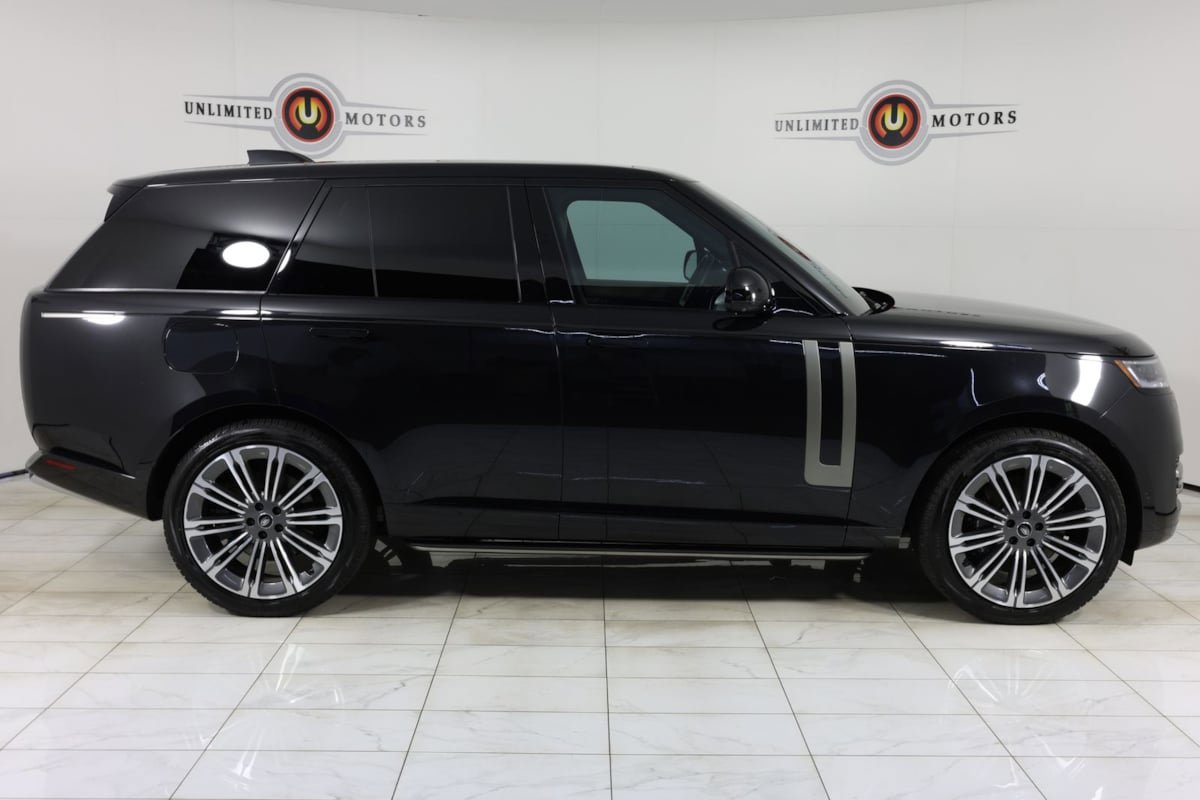 Used 2024 Land Rover Range Rover SE AWD/4WD image 2