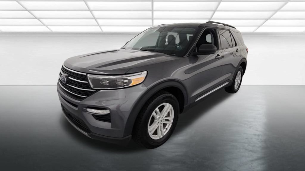 Used 2023 Ford Explorer XLT w/ Equipment Group 202A AWD/4WD image 3