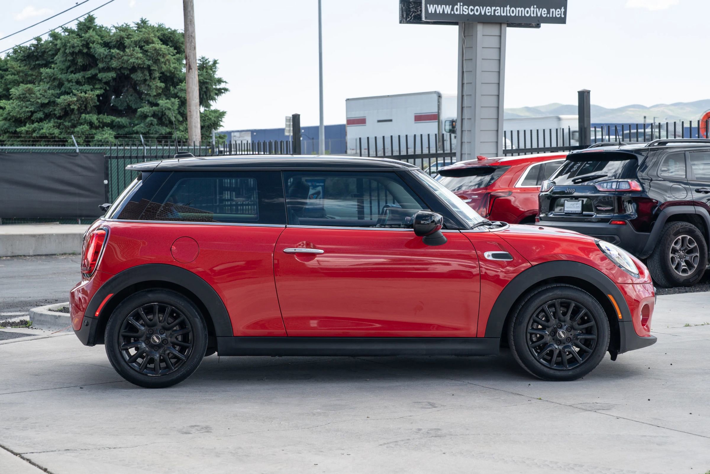 Used 2020 MINI Cooper 2-Door Hardtop FWD image 11
