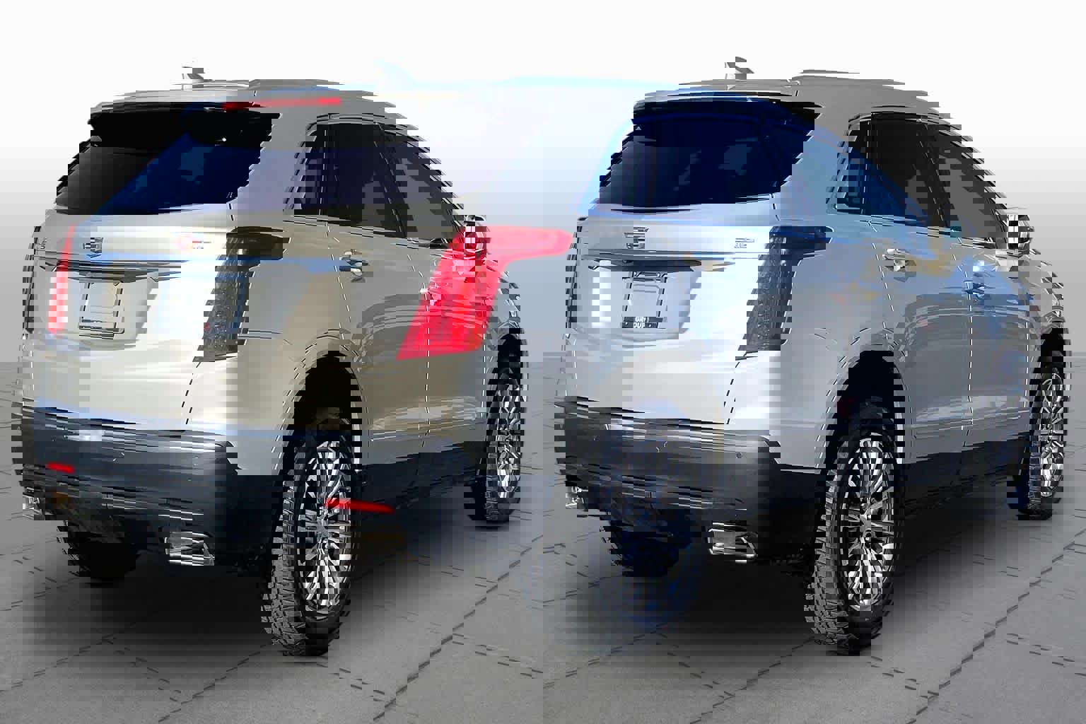 Used 2017 Cadillac XT5 Luxury w/ Driver Awareness Package FWD image 13