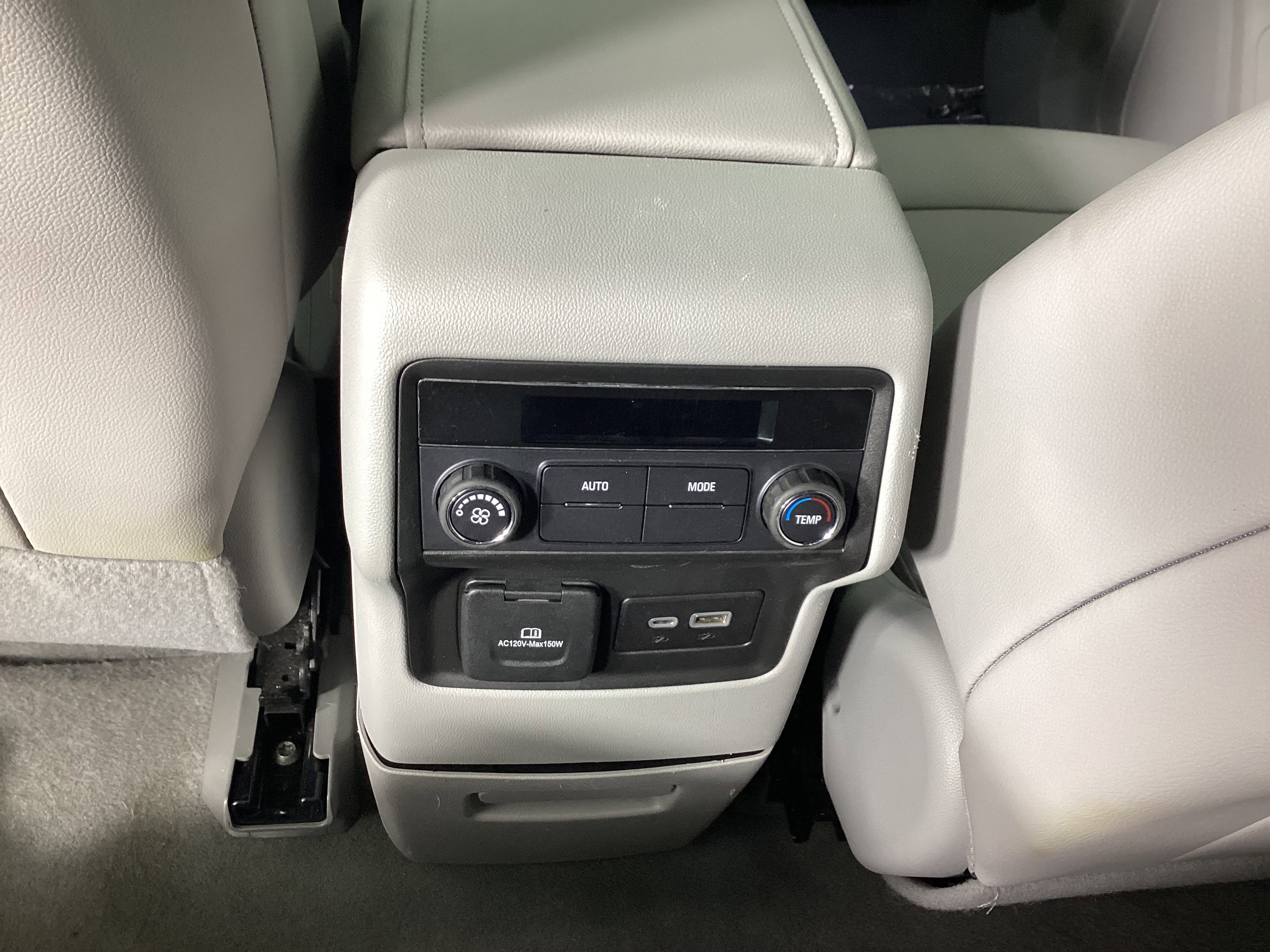 Used 2023 GMC Acadia SLT image 16