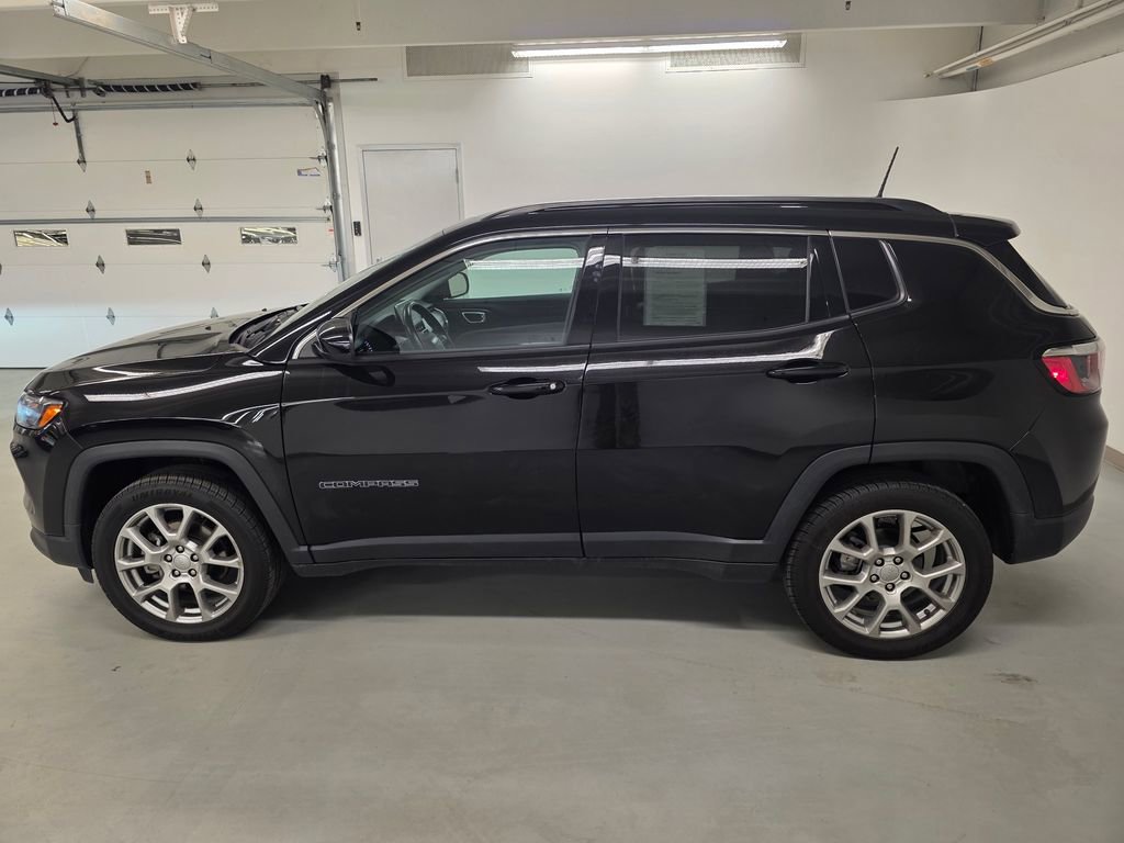 Used 2022 Jeep Compass Latitude image 3