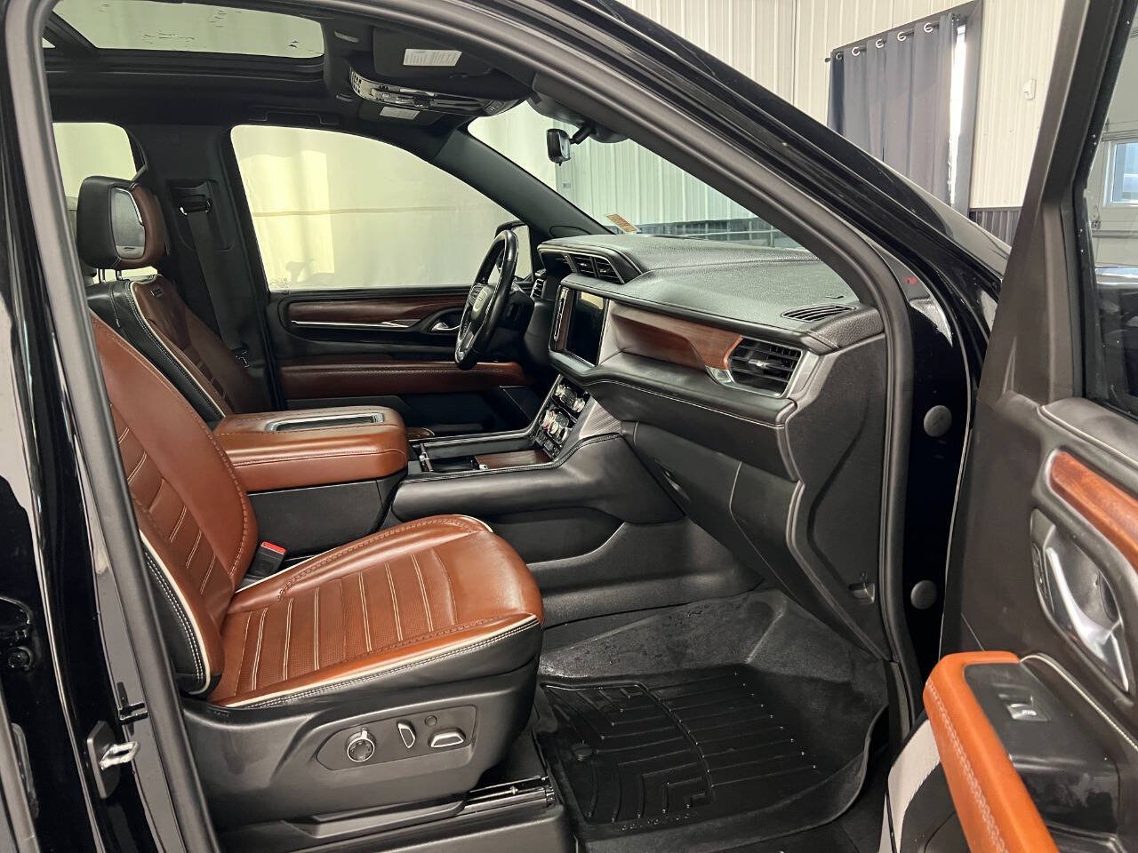 Used 2023 GMC Yukon Denali Ultimate AWD/4WD image 12