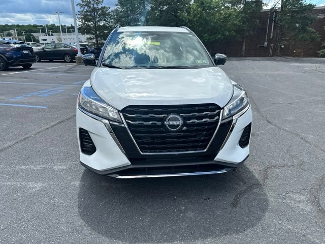 Used 2023 Nissan Kicks SR FWD image 2