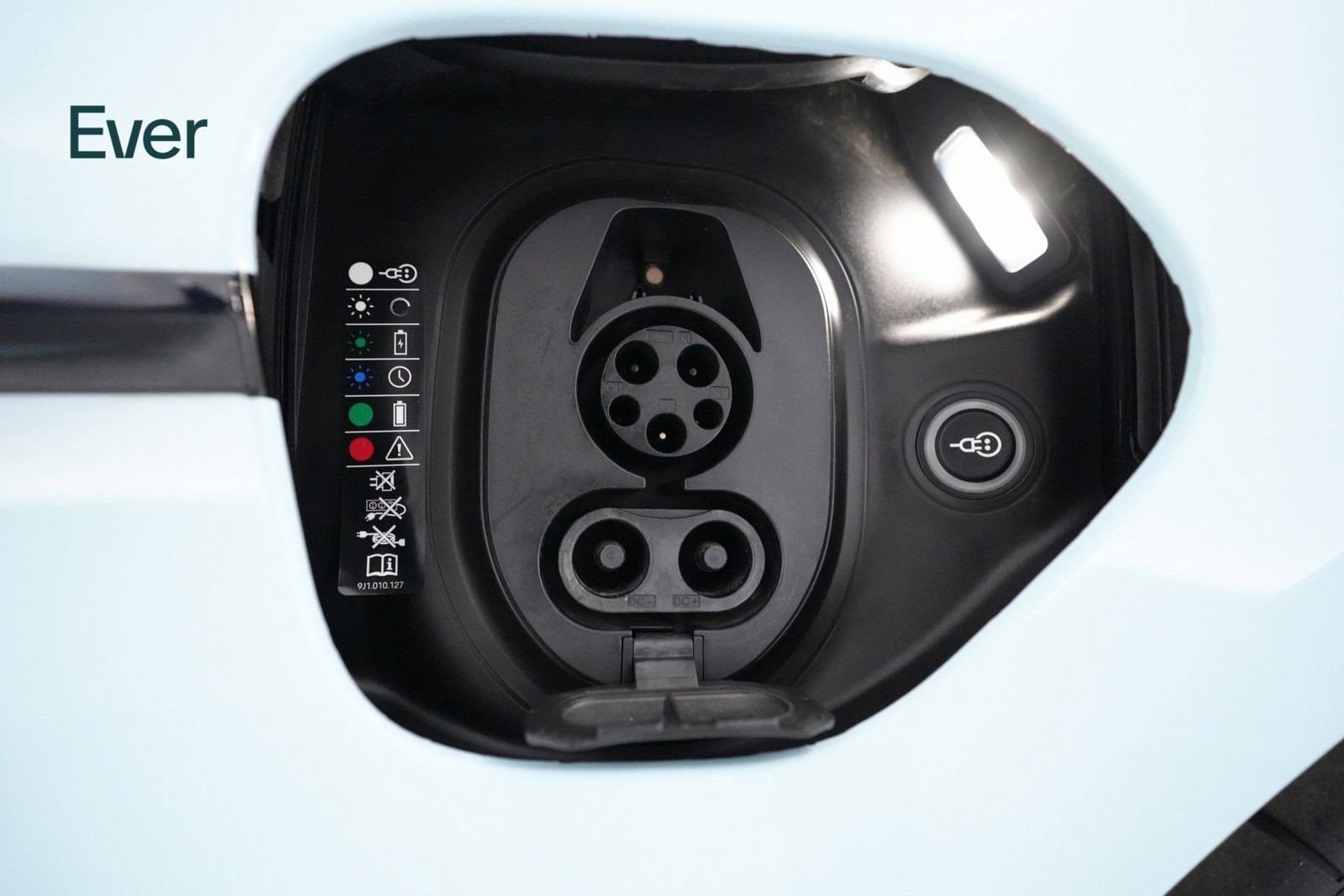 Used 2020 Porsche Taycan 4S image 26