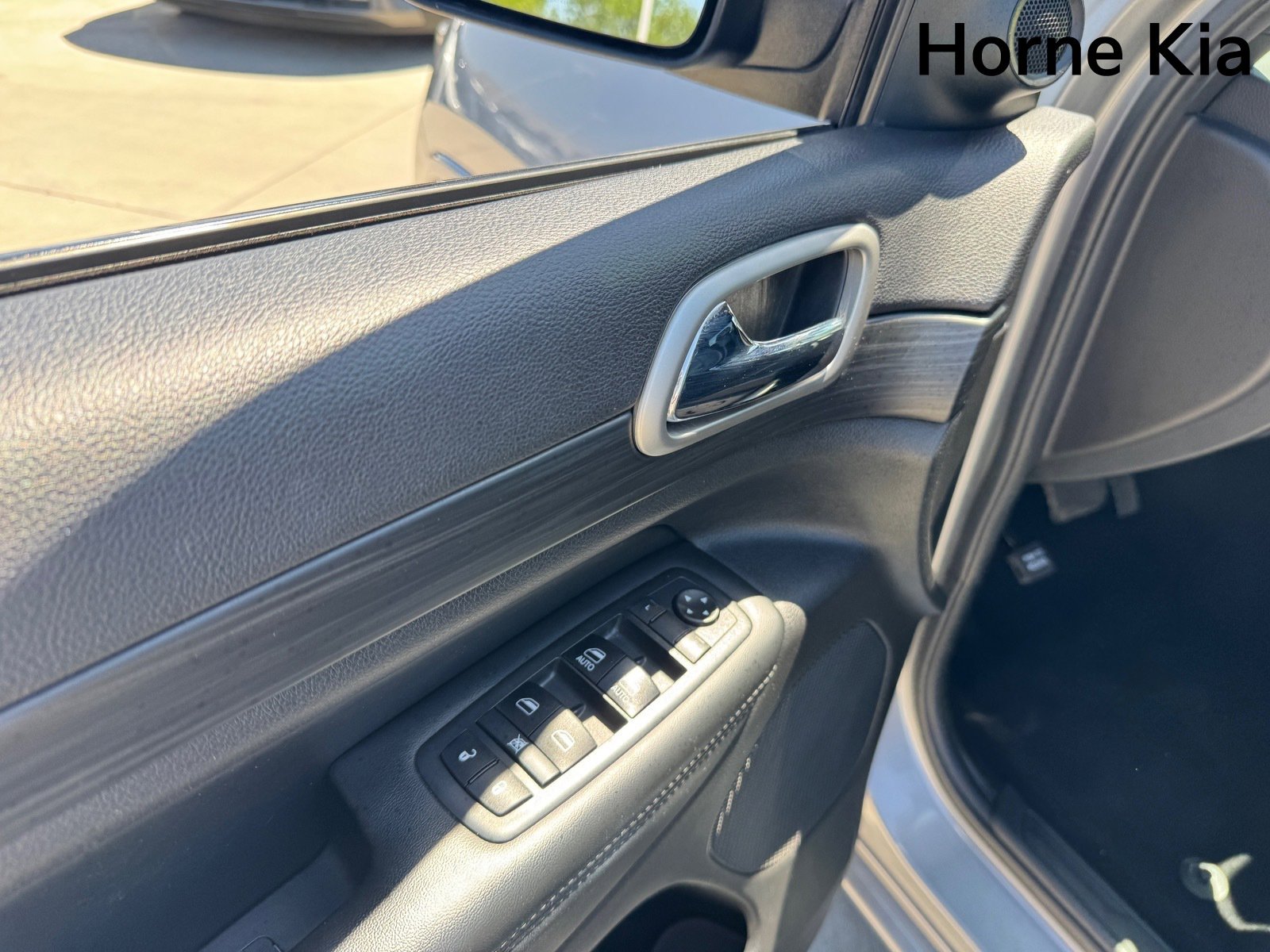 Used 2019 Jeep Grand Cherokee Altitude AWD/4WD image 11