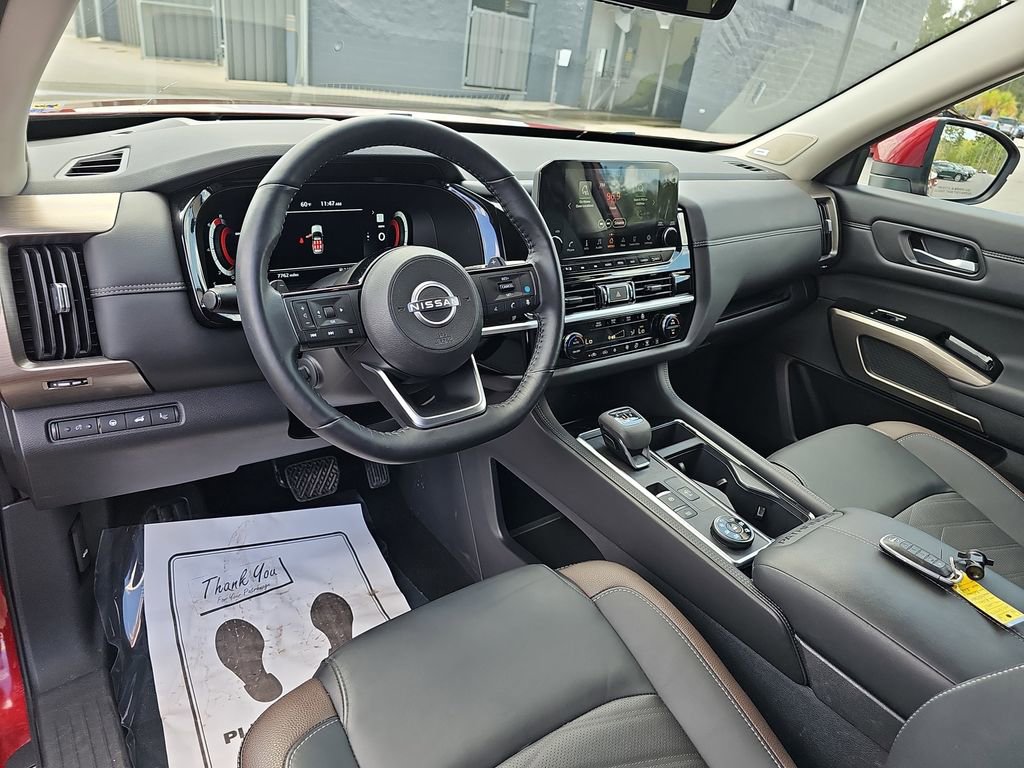 Used 2024 Nissan Pathfinder Platinum w/ Cargo Package image 21