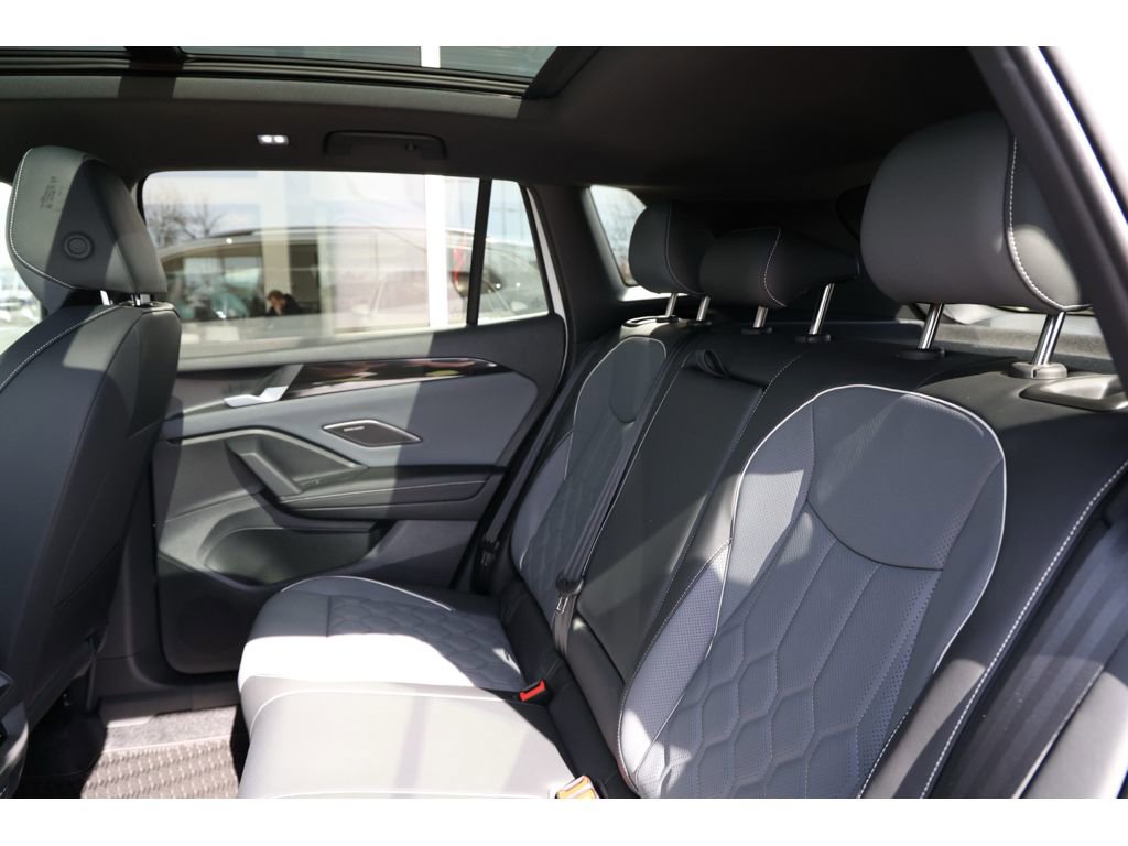 New 2026 Volkswagen Tiguan SEL R-Line image 19