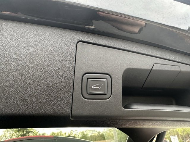 Used 2024 Cadillac XT4 Premium Luxury image 13