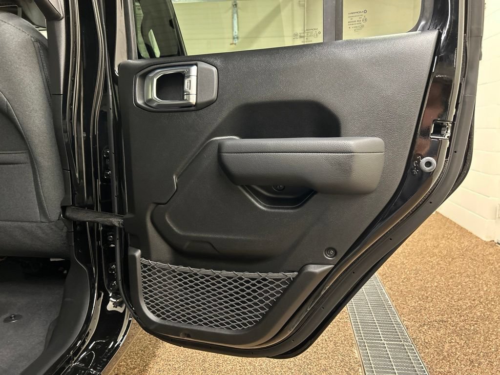 New 2026 Jeep Gladiator Sport AWD/4WD image 15