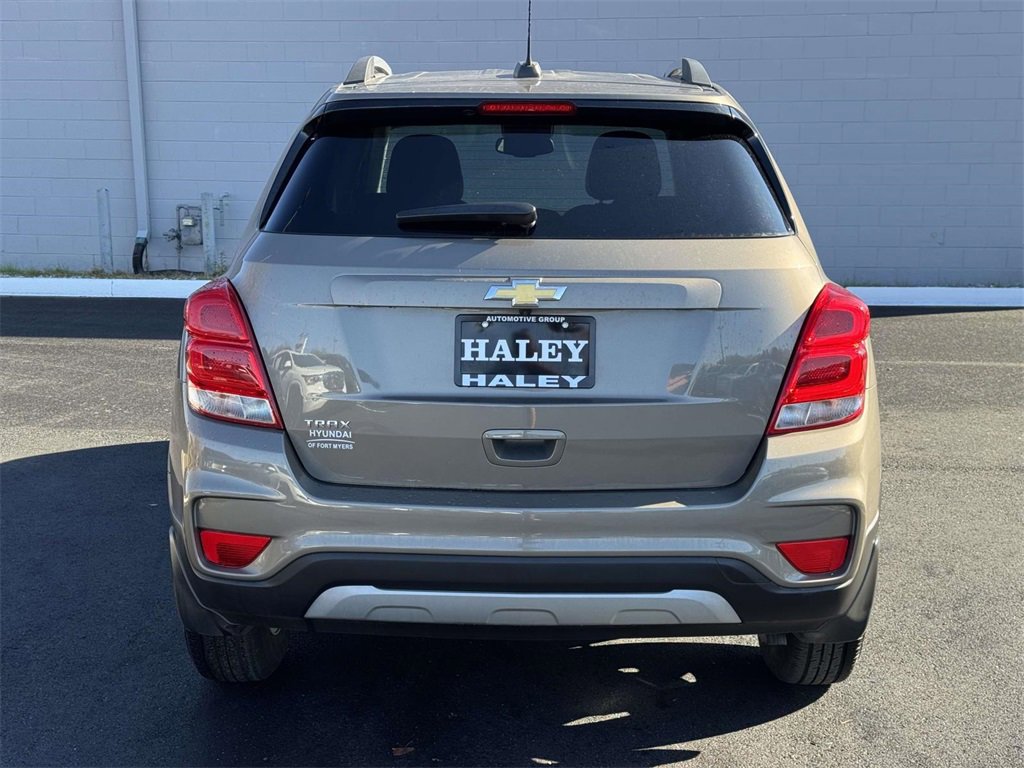 Used 2021 Chevrolet Trax LT w/ LT Convenience Package image 21