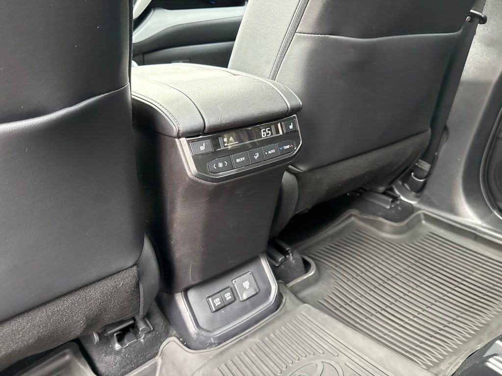 Used 2020 Toyota Highlander Platinum image 23