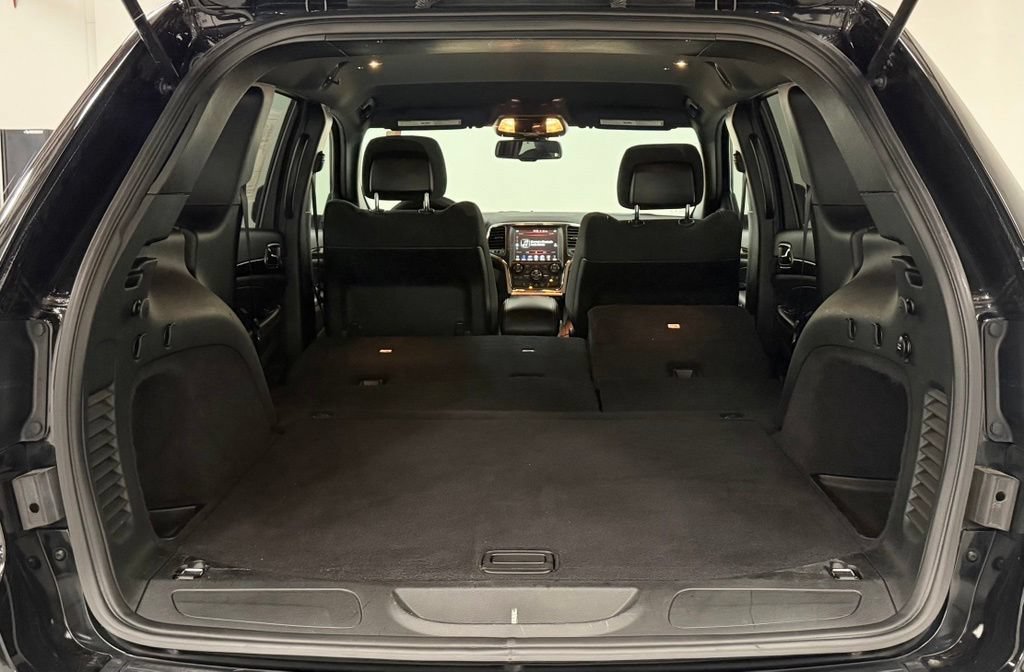 Used 2016 Jeep Grand Cherokee Laredo 75th Anniversary AWD/4WD image 26