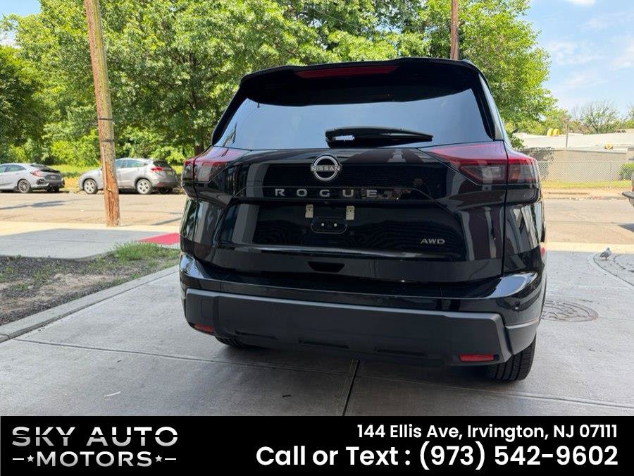Used 2025 Nissan Rogue SV AWD/4WD image 5